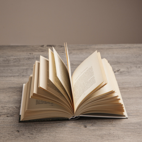 Foi publicado o primeiro livro em inglês sobre a língua de sinais de J. Bulwer.