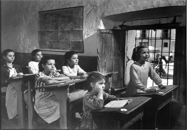 Abade Charles de L'Epée, fundou a primeira escola para surdos, no mundo.