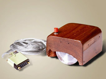 Выпуск первой компьютерной мыши