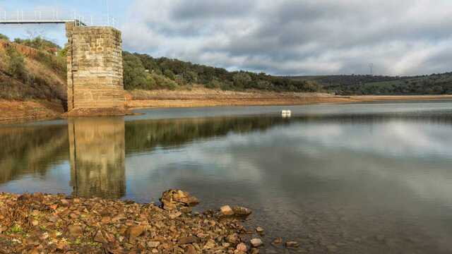 Presa Cornalbol, España