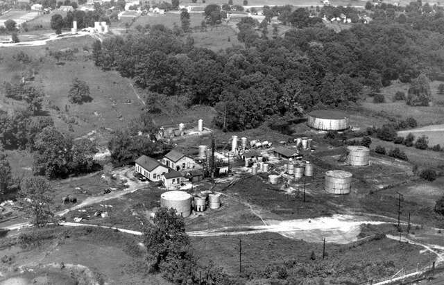 RC Snyder comienza la construcción de la refinería