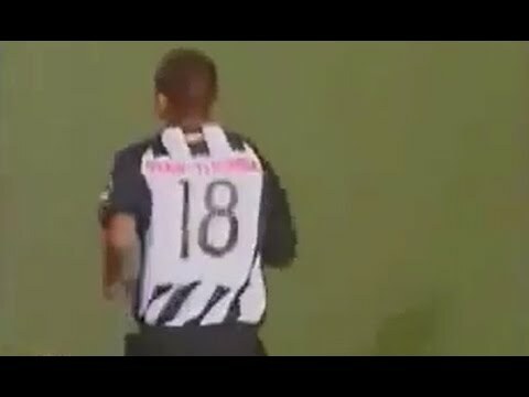 Su debut profesional con el santos