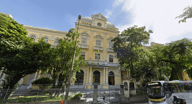 Instituto Nacional de Surdos-Mudos no Brasil.