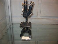 Creación del microscopio de luz polarizada