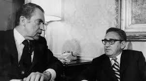 Ante las protestas juveniles EEUU, Nixon reduce el N° de tropas mientras que los comunistas fortalecen su ejercito