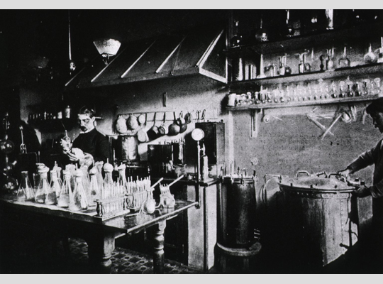 Primera Vacuna de Laboratorio