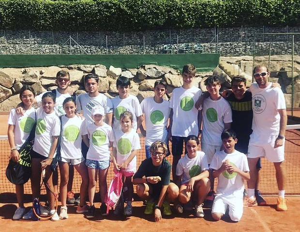 Primer cop fent tenis