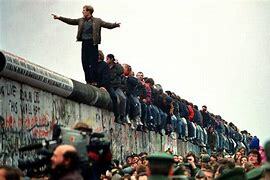 CAIDA DEL MURO DE BERLIN
