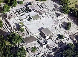 Prima distruzione dei palazzi cretesi.