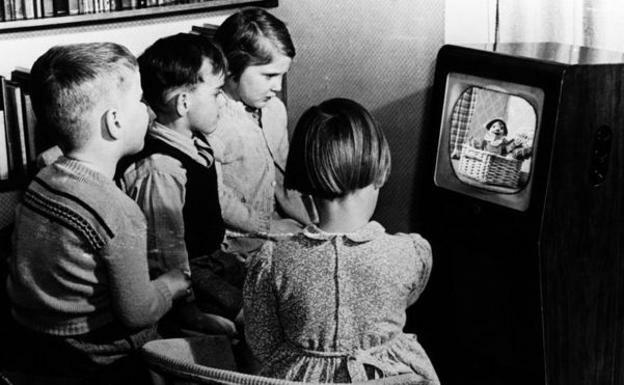 Primera emissió pública de TV (blanc i negre)