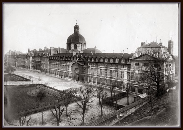 Freud obtiene una beca para estudiar en paris en el hospita de la Salpêtrière con Jean Charcot.