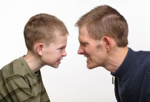 Freud comienza a autoanalizarse y abandona la teoria de la seducción por la de la fantasía y analiza la relación con su padre que despues llamaría complejo de Edipo.