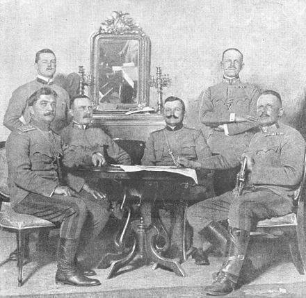 El Imperio Austrohúngaro firma un armisticio.