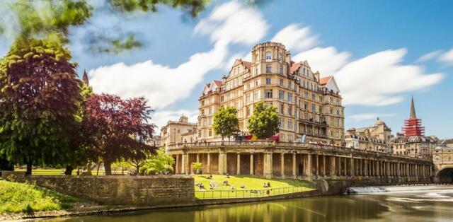 se crean en inglaterra los balnearios a la orilla del mar