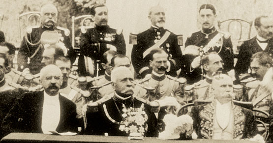 se concretaron justo cuando el Porfiriato llegaba a su fin: el Congreso se realizó del 13 al 24 de septiembre de 1910 y la ceremonia inaugural de la Universidad el 22 del mismo mes y año.