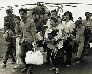 SAIGON CAE EN MANOS COMUNISTAS