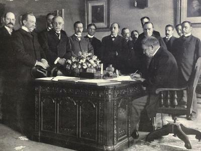 Perdida de las últimas colonias.