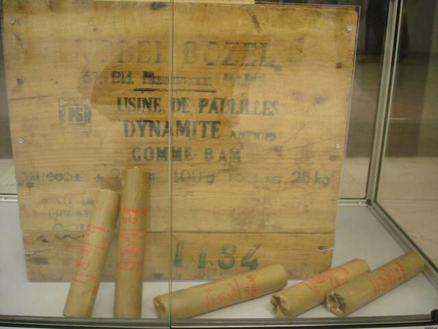 Alfred Nobel inventa la dinamita