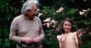 Nacimiento de su primera hija Lieserl Einstein