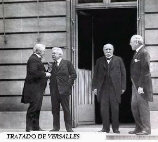 Se firma el Tratado de Versalles
