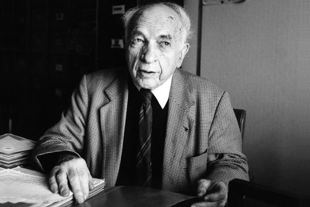 Alfred Sauvi acuña la expresión "tercer mundo".