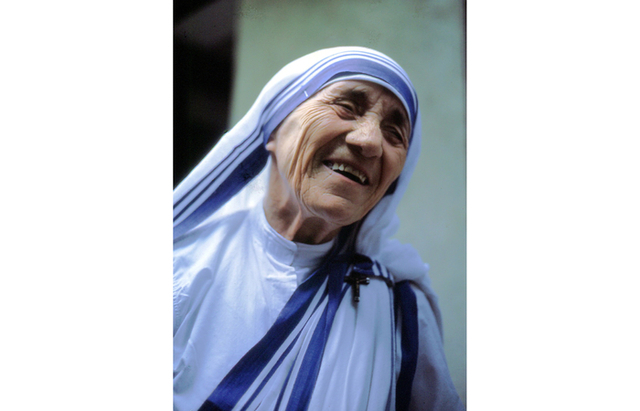 Yo puedo hacer cosas que tú no puedes. Tú puedes hacer cosas que yo no puedo. Juntos podemos hacer grandes cosas(Teresa de Calcuta)