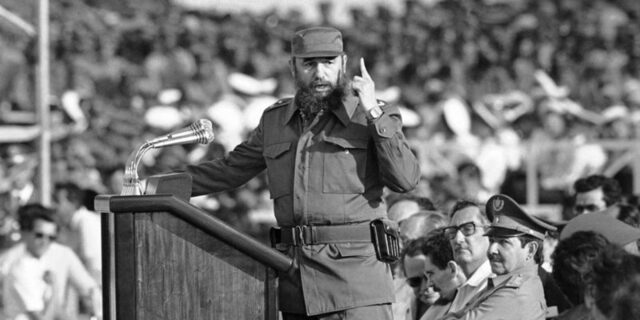Fidel Castro toma el poder en Cuba