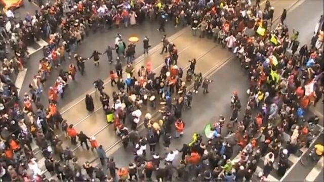 Flash mob round dances held at universities.