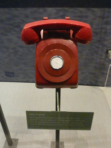 Se establece el "teléfono rojo" entre la Casa Blanca y el Kremlin