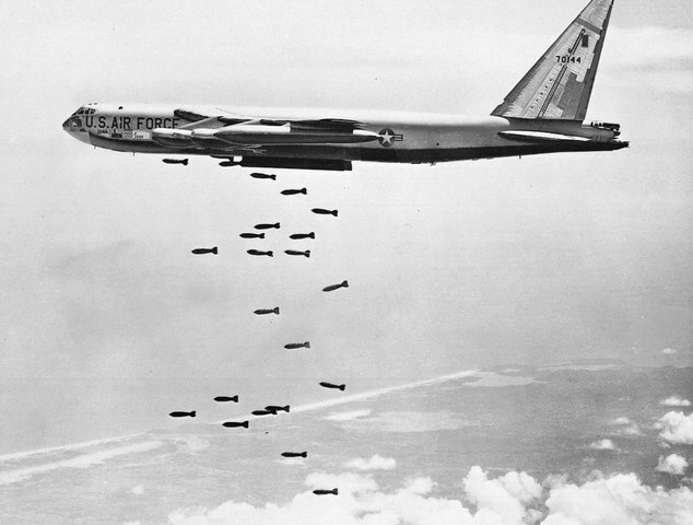 Primer bombardeo norteamericano en Vietnam