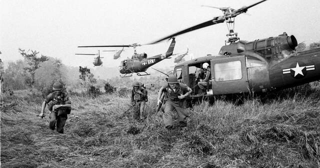 Llegan las primeras tropas de combate estadounidenses a Vietnam