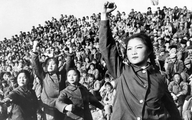 Inicia la "Gran Revolucion Cultural" en China