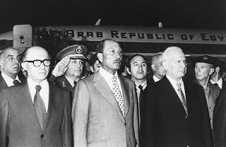 El presidente egipcio Anuar el-Sadat visita Israel