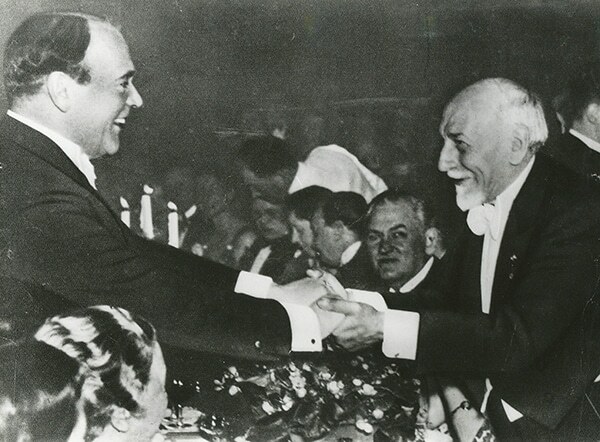 Pirandello riceve il premio Nobel per la Letteratura.