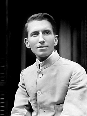 Guido Gozzano nasce a Torino