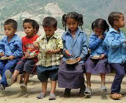 Por medio de la creación de programas se dio atención a la niñez por parte de instituciones públicas, con estrategias como la repartición de desayunos escolares.