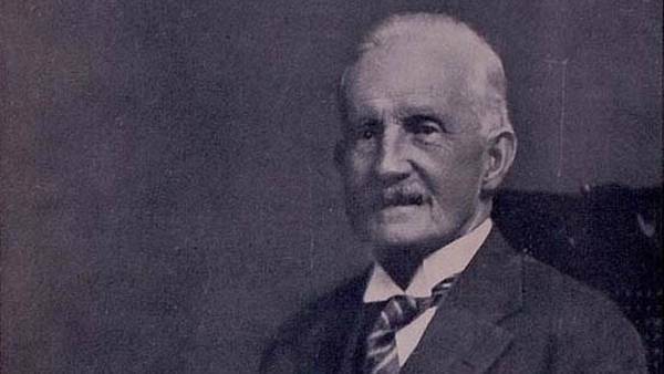 Escoces Alexander Watson Hutton