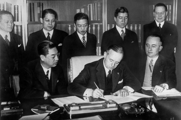 L'ITALIA FIRMA IL PATTO ANTI-COMINTERN