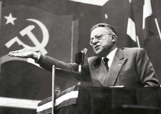 TOGLIATTI PRENDE IN MANO L'ITALIA