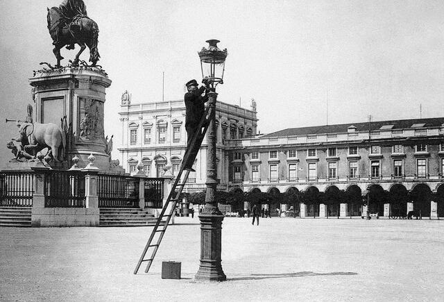 Primeras pruebas de alumbrado eléctrico urbano