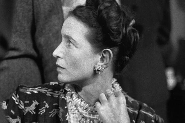 “No se nace mujer, se llega a serlo”, Simone De Beauvoir