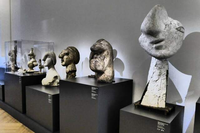 Trabaja en sus primeras esculturas