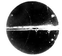 I ricercatori di Ginevra, guidati dal ricercatore italiano Carlo Rubbia, scoprono i bosoni intermedi W+, W- e Z°