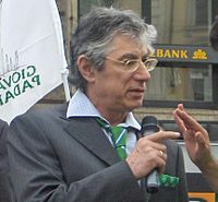 Umberto Bossi fonda la Lega Nord