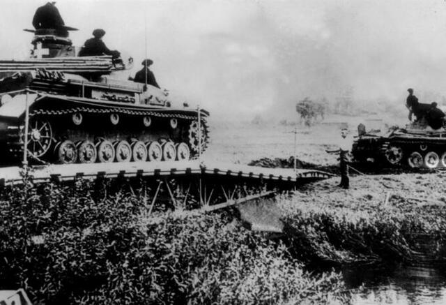 FUERZAS ALEMANAS INVADEN POLONIA