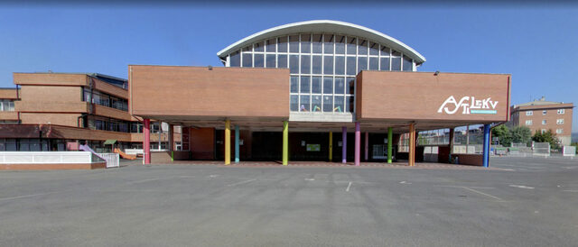 Estudió en Astileku