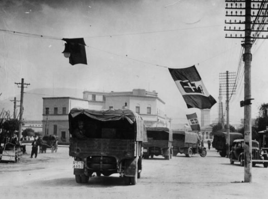 Italia invade Albania