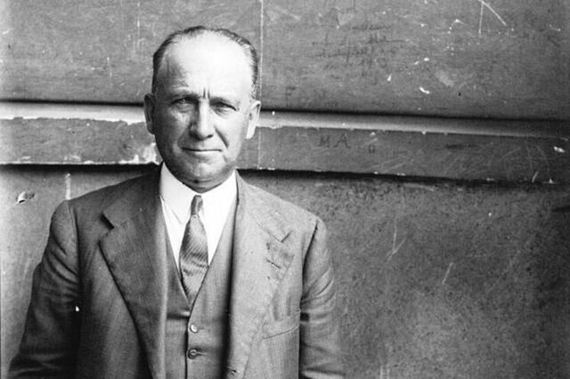 El govern de Largo Caballero estableix la retirada en els fronts dels voluntaris estrangers de tots dos bàndols