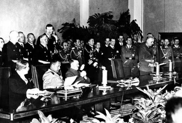 El Parlamento fue sustituido por la Cámara de los Fascios y de las Corporaciones