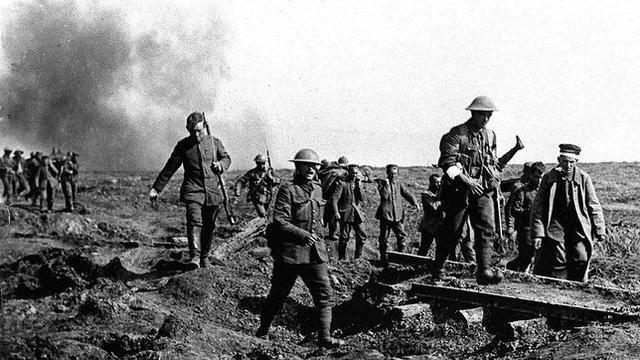 Italia le declara guerra a Bulgaria.